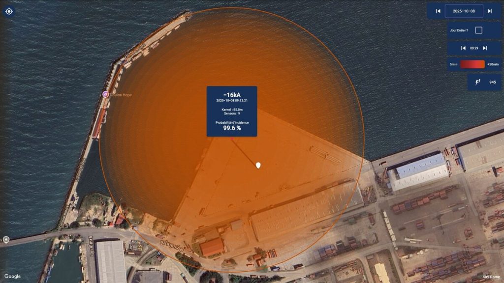 Interface Strike Radar montrant un impact foudre détecté à -16kA avec probabilité d'incidence de 99.6%, validé par 9 capteurs